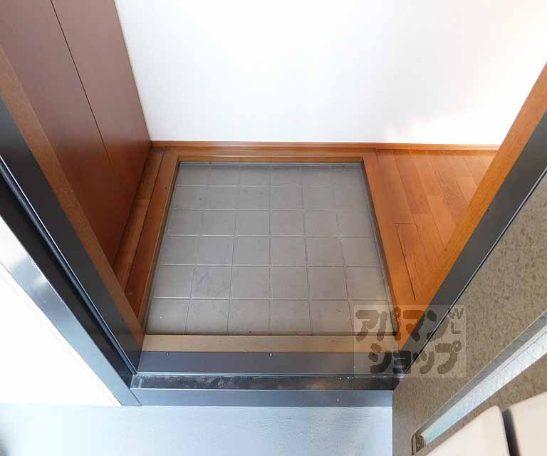 玄関　段差少な目です