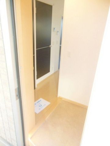 玄関　～玄関スペースも十分ありです～