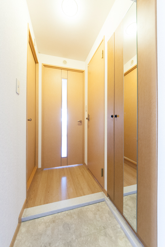 玄関　※同マンション別部屋写真、現状優先