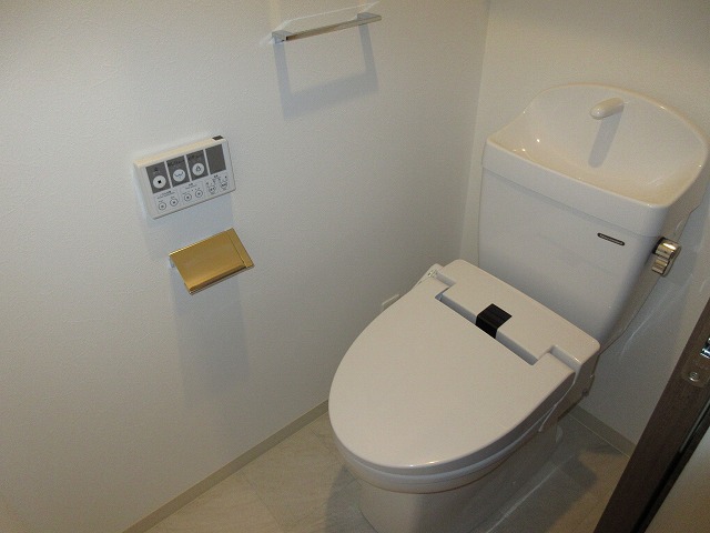 ＪＲ関西本線 平野駅 徒歩12分 3階建 築7年のトイレ写真
