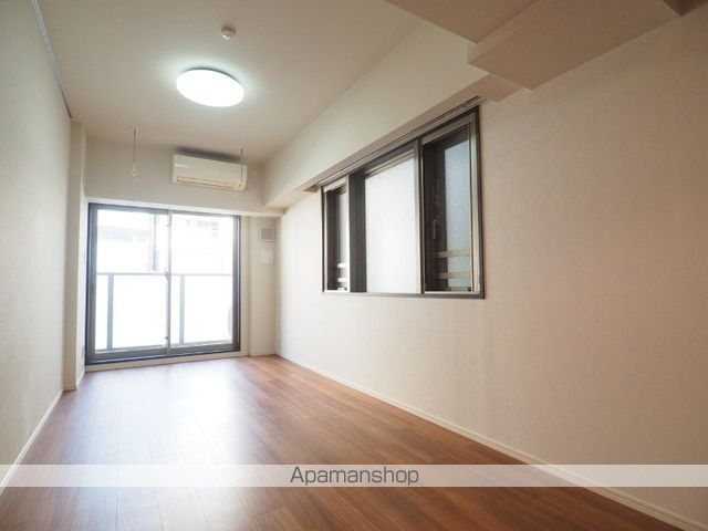 レジディア神田淡路町の居間写真