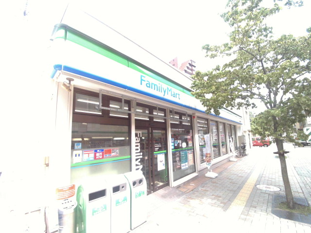 コンビニ　ファミリーマート阪急御影駅前店（コンビニ）まで792m