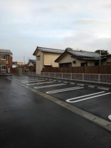 駐車場　駐車場に車を止められます