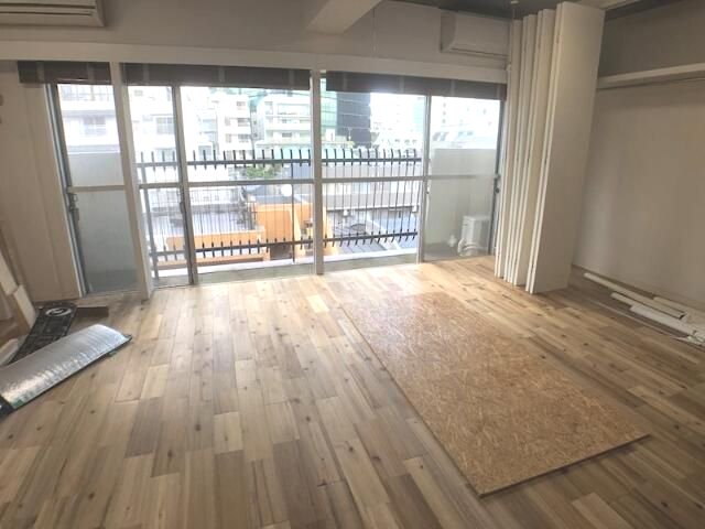居室・リビング　こちらの居間で趣味の時間をお楽しみください