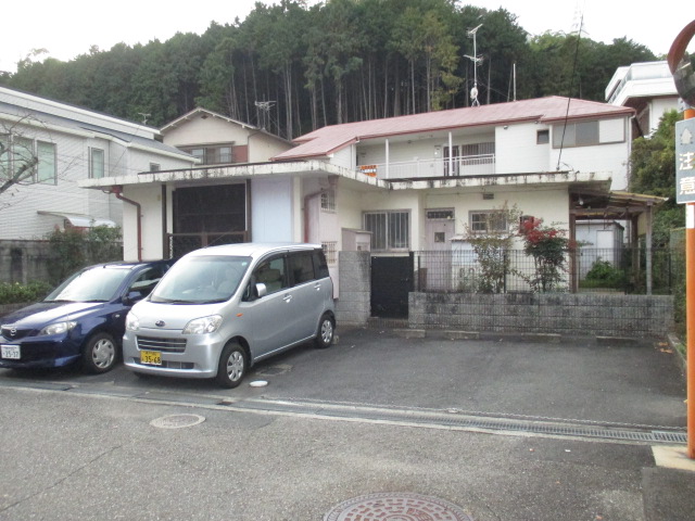 【すみれハイツの駐車場】