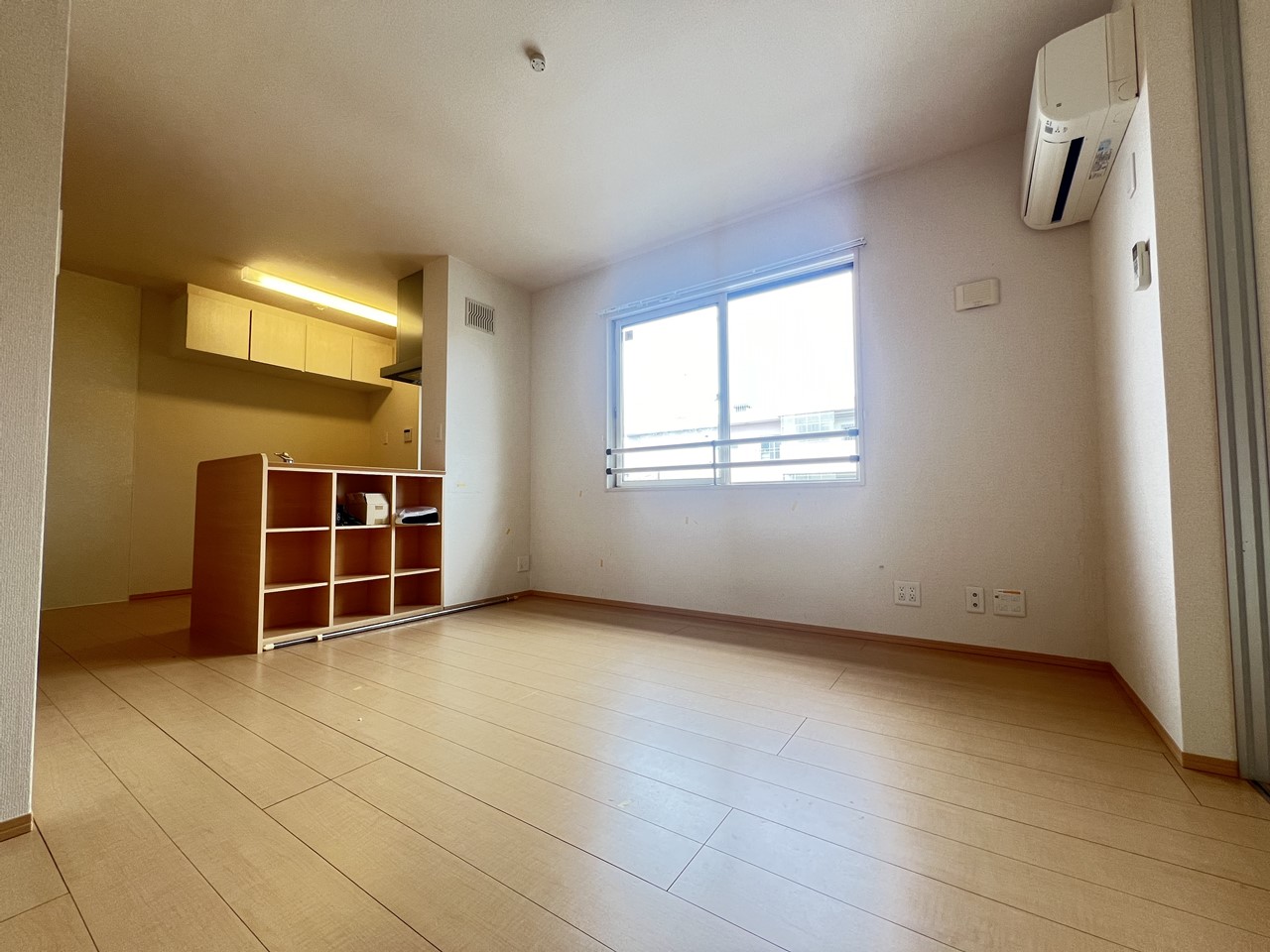 居室・リビング　※同物件の別部屋です。