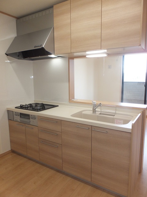 キッチン　3口コンロシステムキッチン