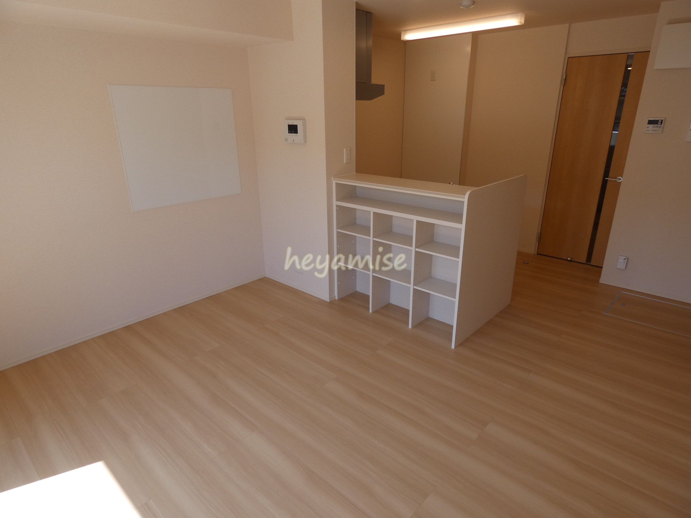 居室・リビング　南向きで明るい印象のリビングです☆エアコン2台お得です♪