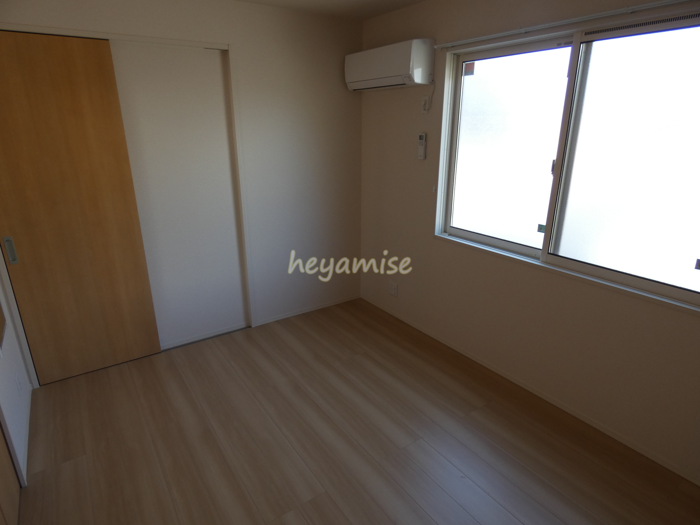 その他部屋・スペース　洋室にもエアコンが付いています☆