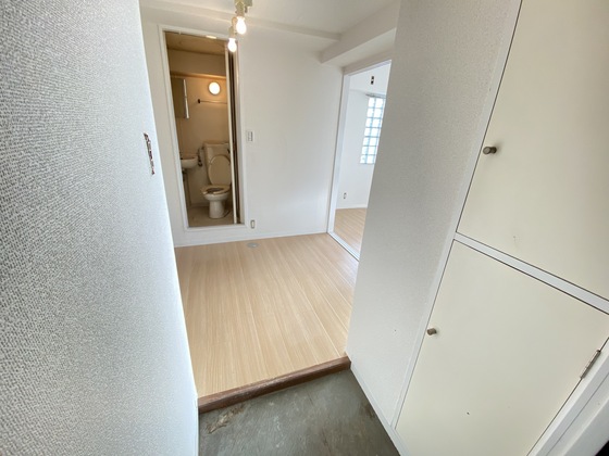 玄関　※別号室の写真です