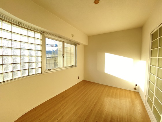 居室・リビング　※別号室の写真です