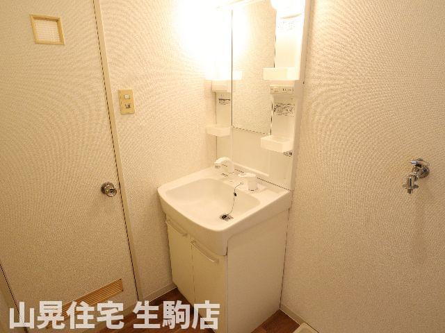 洗面設備　コンパクトで使いやすい洗面所