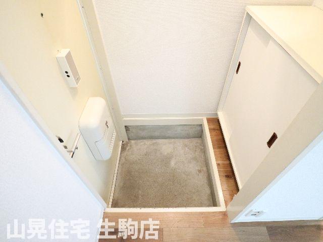 玄関　収納もある玄関です