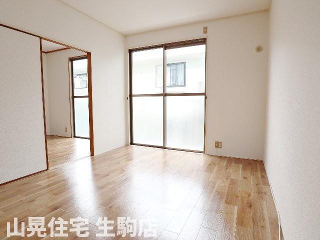 居室・リビング　ゆったり過ごせる居間です