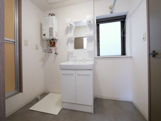 洗面設備　シャワードレッサー付きです！