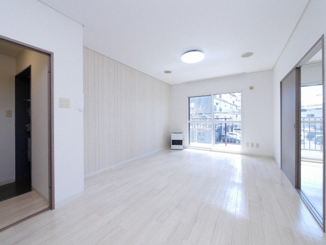 居室・リビング　☆12.8帖の広々としたリビングです！