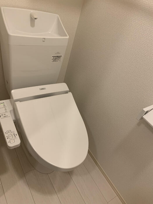 西武新宿線 鷺ノ宮駅 徒歩8分 2階建 築8年のトイレ写真
