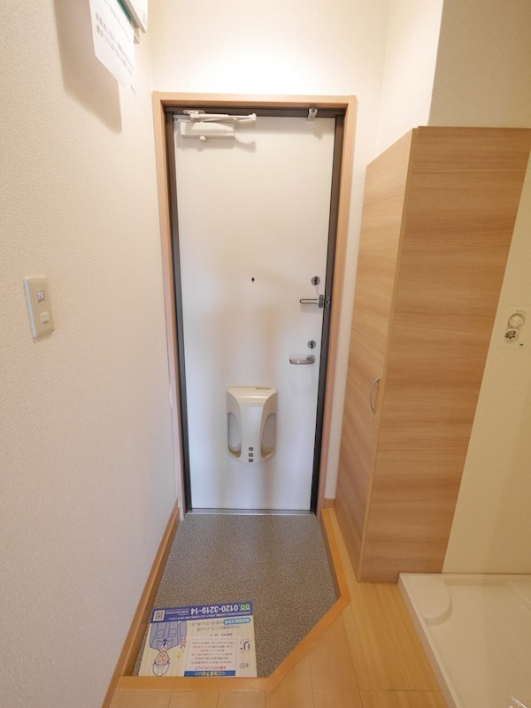 玄関　別部屋写真