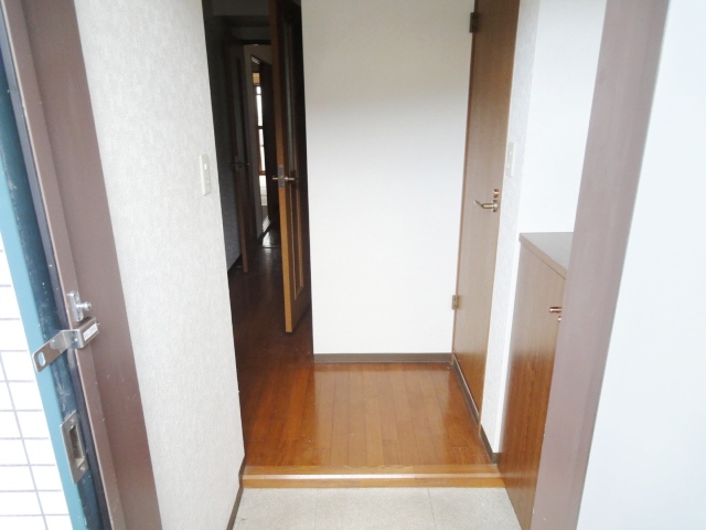 玄関　写真は別号室のものです。
