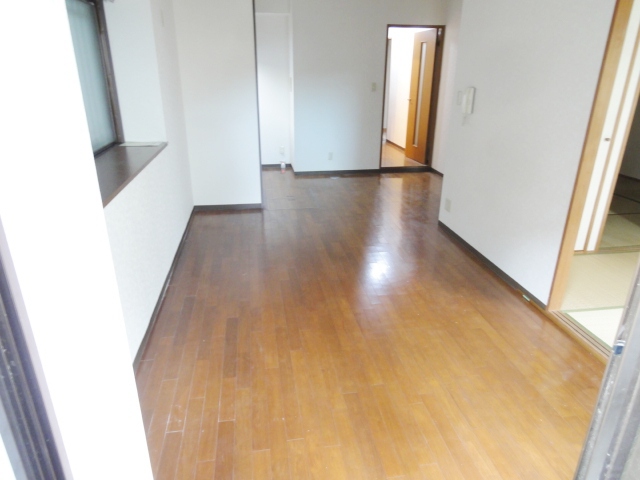 居室・リビング　写真は別号室のものです。