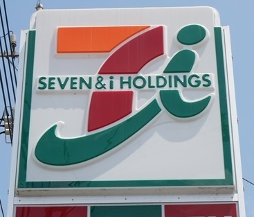 コンビニ　セブンイレブン（コンビニ）まで210m