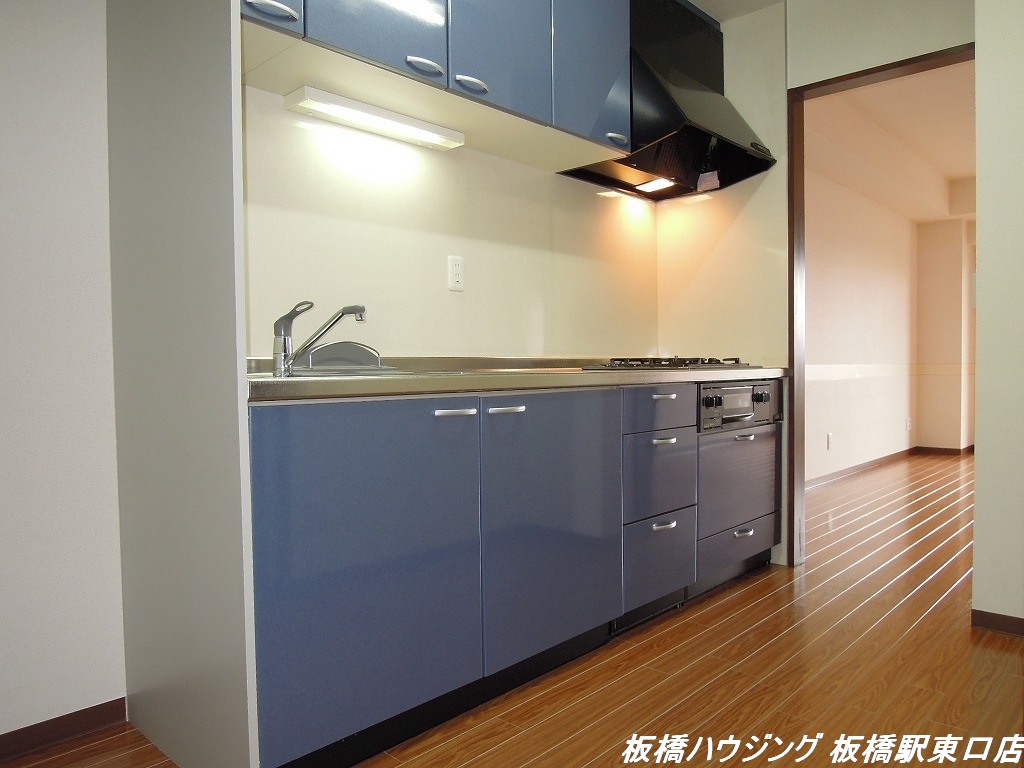 キッチン　ガス３口独立キッチン