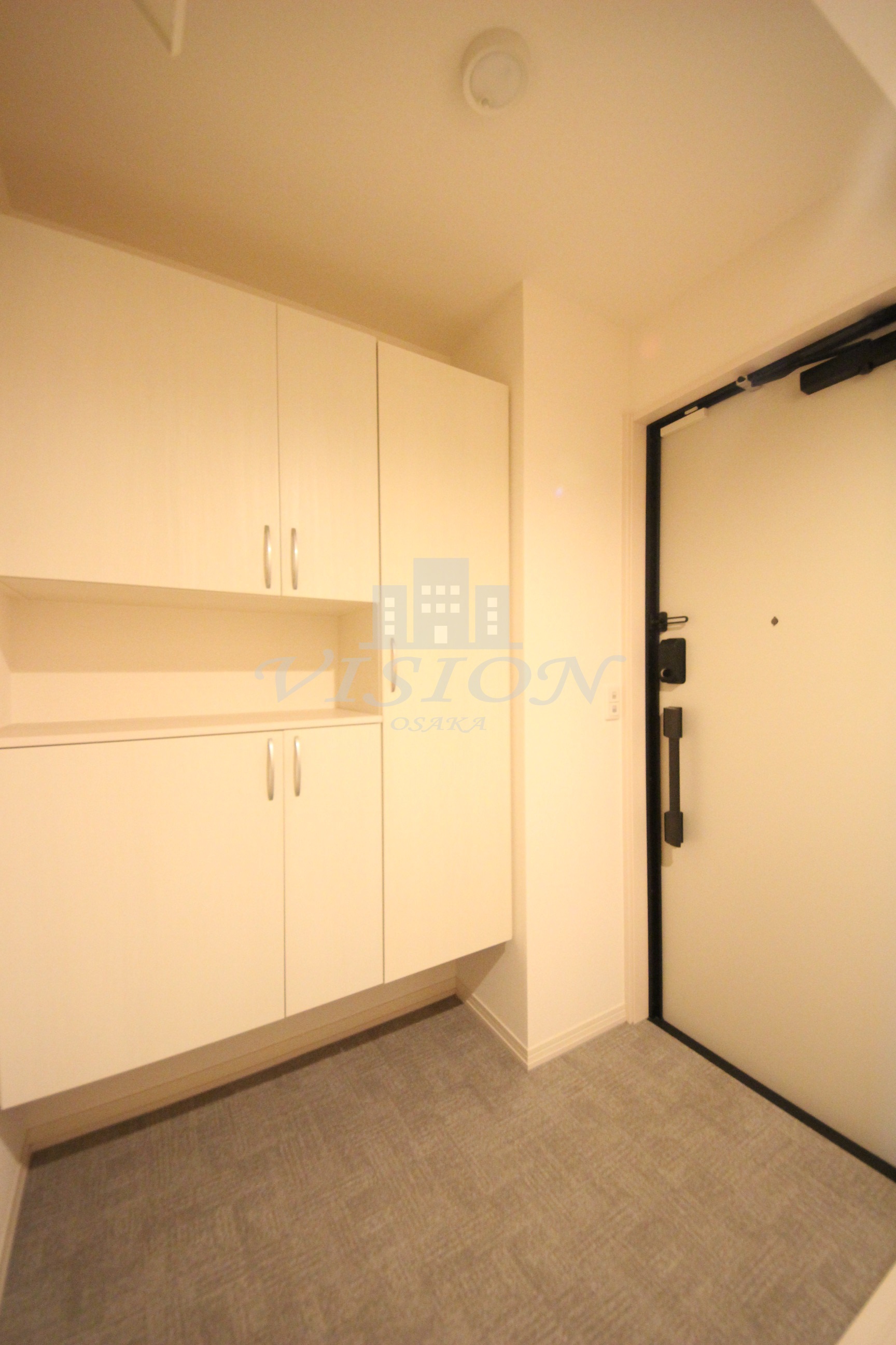 玄関　室内写真は別タイプのものです