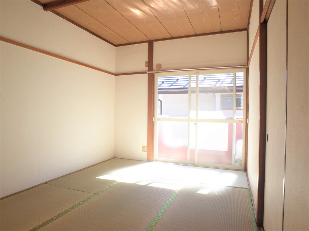 その他　南向きの明るい和室6帖