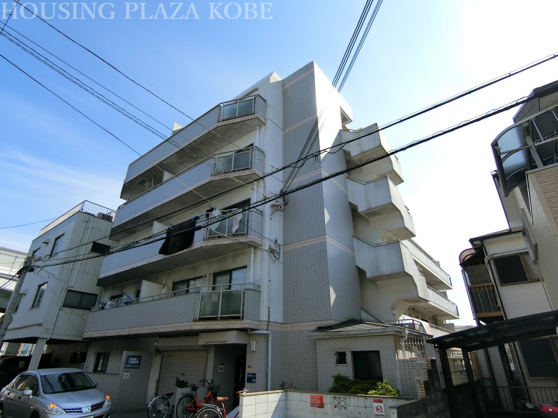 神戸市須磨区鷹取町のマンションの建物外観