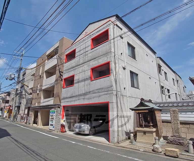 京都市伏見区瀬戸物町のマンションの建物外観