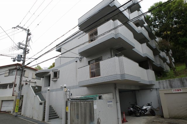 神戸市須磨区白川台のマンションの建物外観