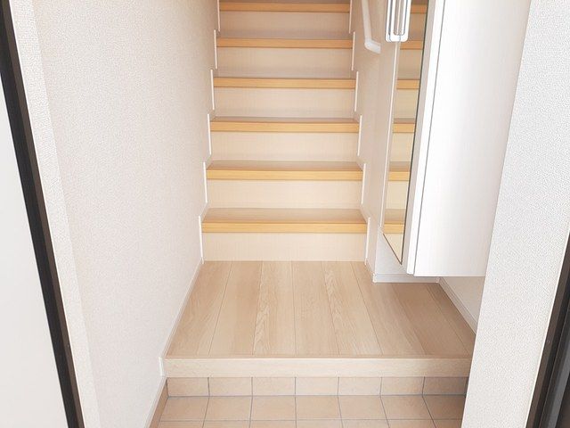 【小山市西城南のアパートの玄関】