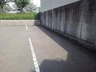 駐車場　敷地内