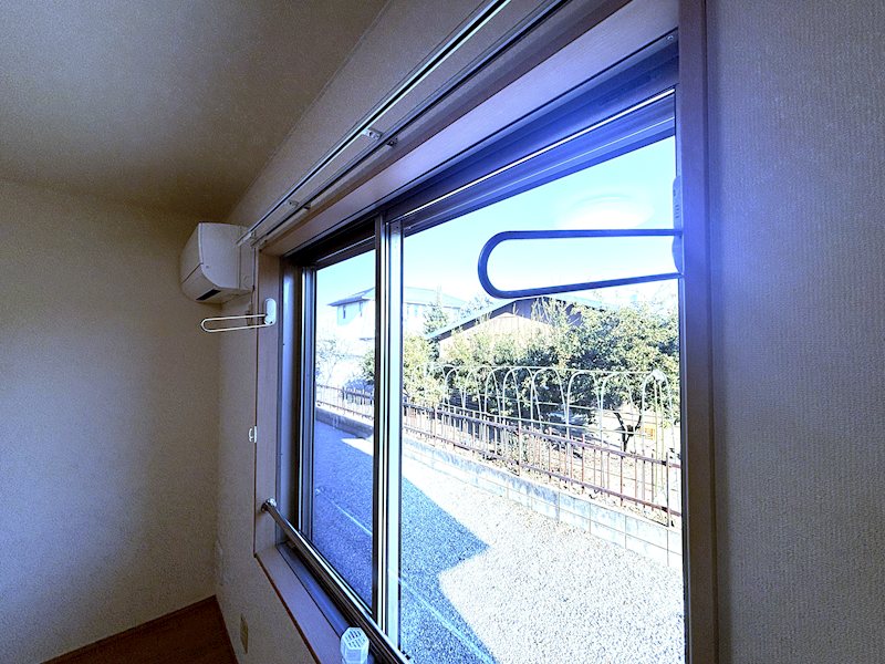 バルコニー　雨の日も安心の室内物干しを設置