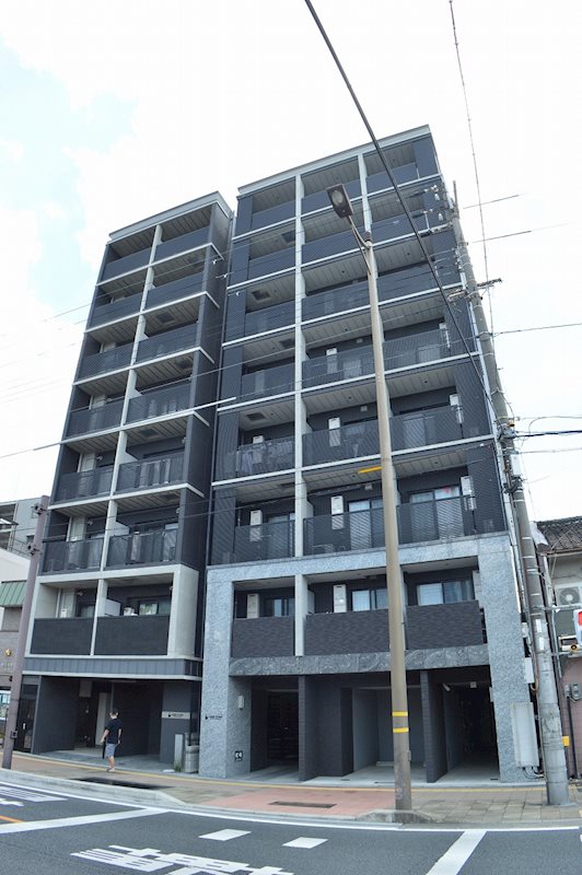 京都市南区唐橋川久保町のマンションの建物外観