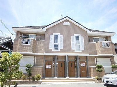 和泉市小田町のアパートの建物外観