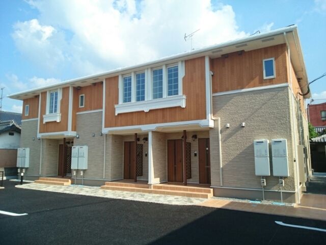 【ストロベリー フィールズBの建物外観】