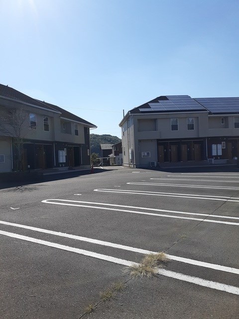 【鹿児島市春山町のアパートの駐車場】