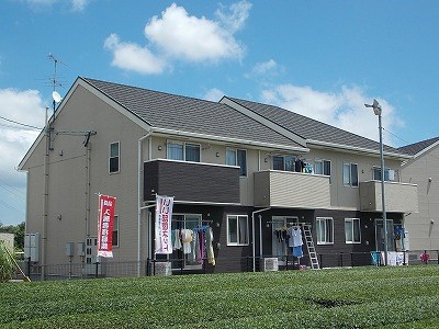 鹿児島市春山町のアパートの建物外観