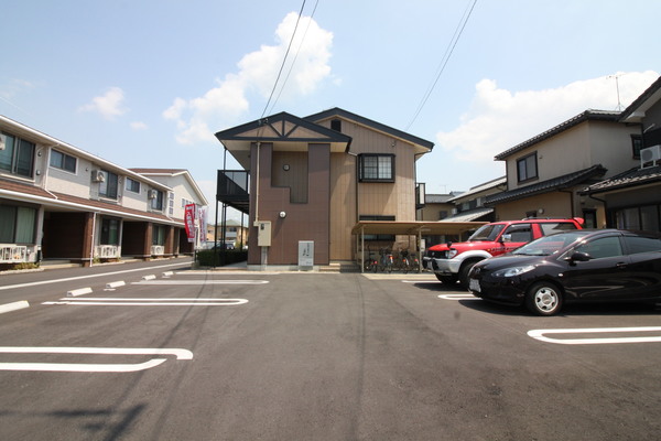 【長浜市四ツ塚町のアパートの駐車場】