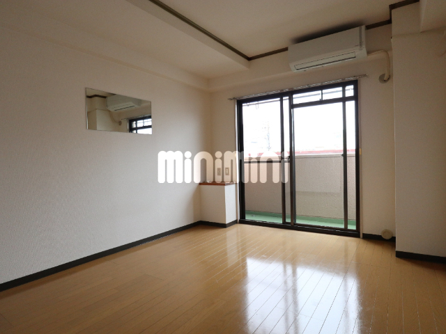 居室・リビング　明るいお部屋ですよ！