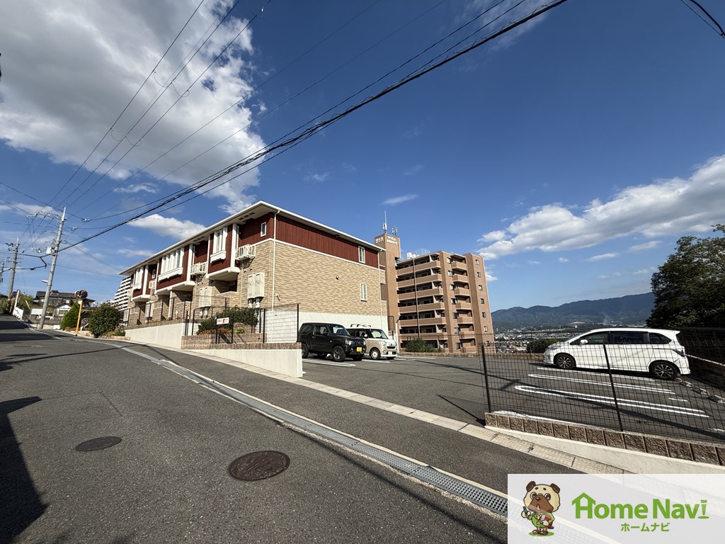 駐車場　「プリムヴェール」、現地待ち合わせでのご案内も可能です。