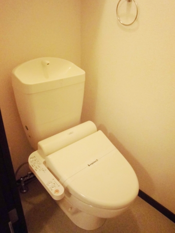 トイレ　温水洗浄便座付