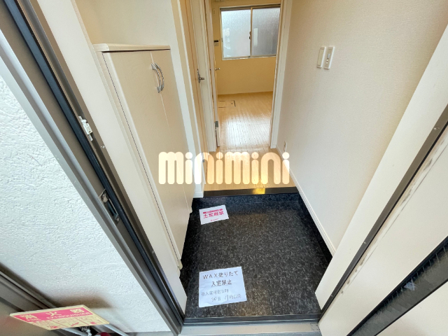 玄関　シャドレ付なので朝の身支度も楽々！