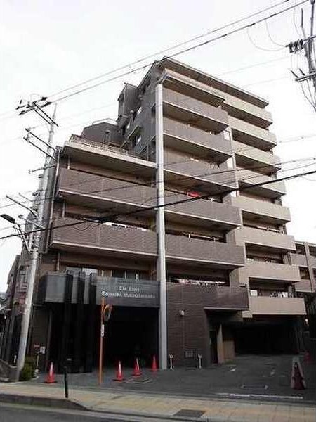 豊中市中桜塚のマンションの建物外観