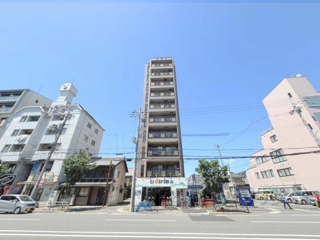 京都市右京区西院乾町のマンションの建物外観