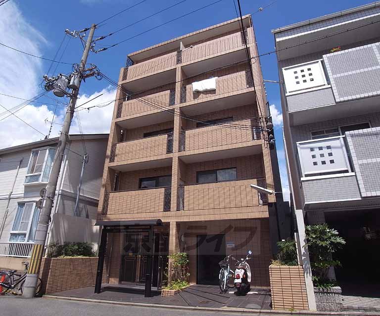 京都市左京区北白川久保田町のマンションの建物外観