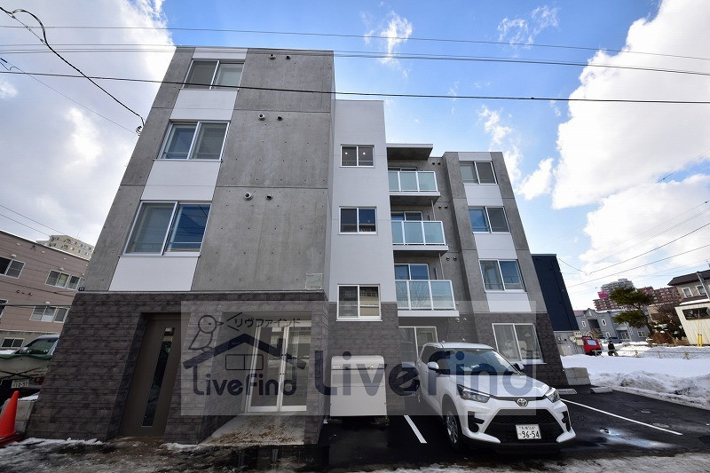 札幌市白石区東札幌四条のマンションの建物外観