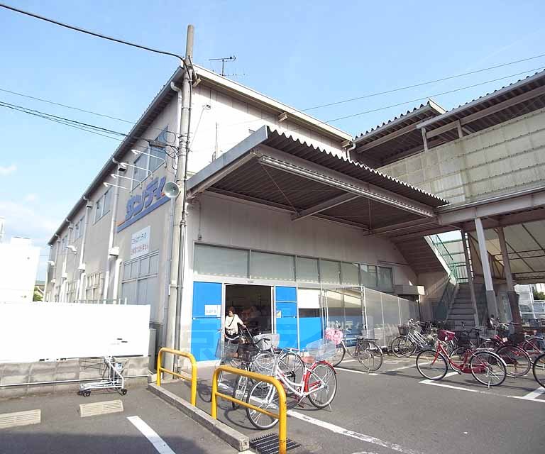 【京都市右京区西京極三反田町のマンションのスーパー】