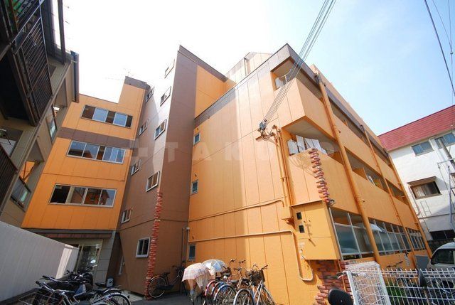 【吹田市千里山西のマンションの建物外観】